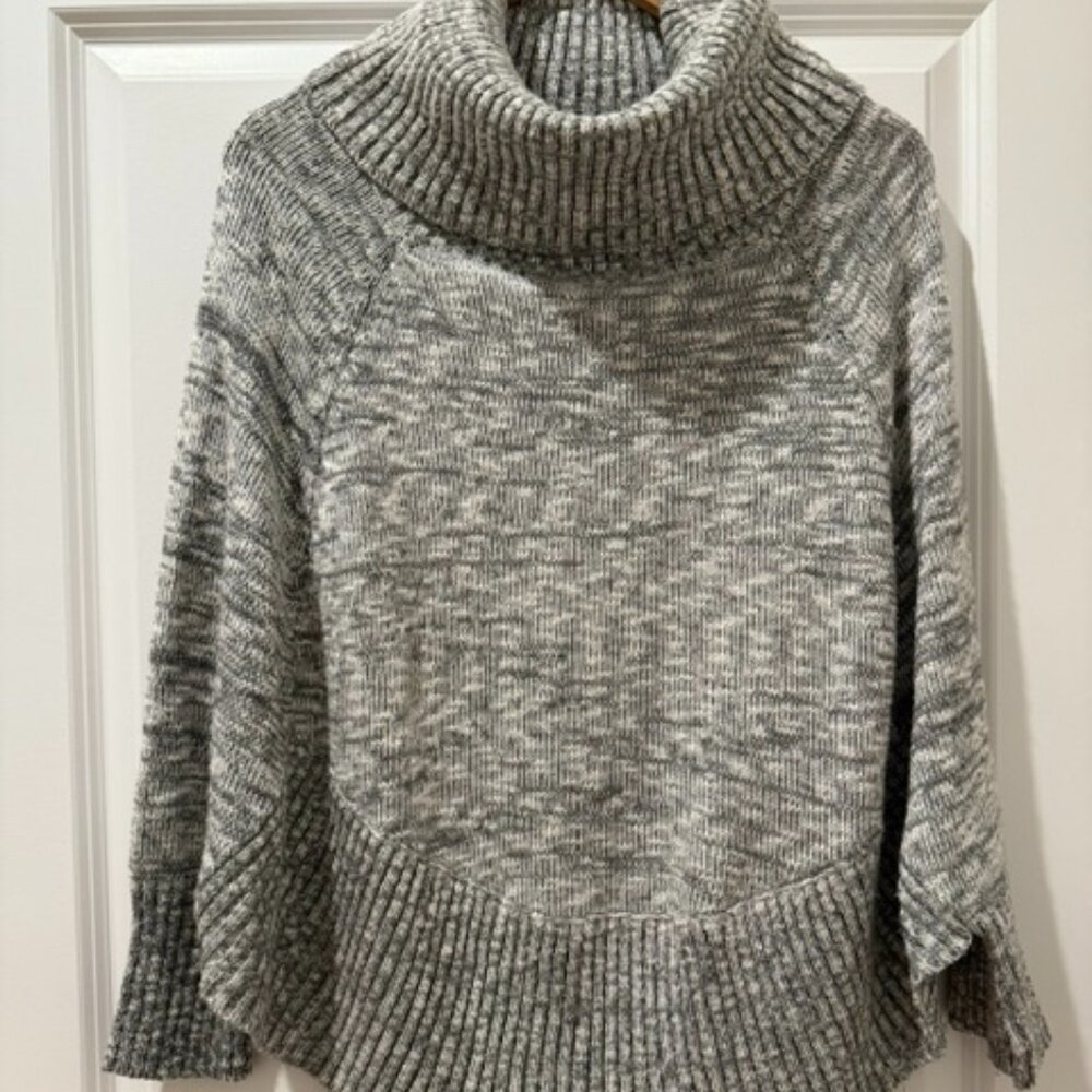 Ya Los Angeles - Gray melange pancho sweater